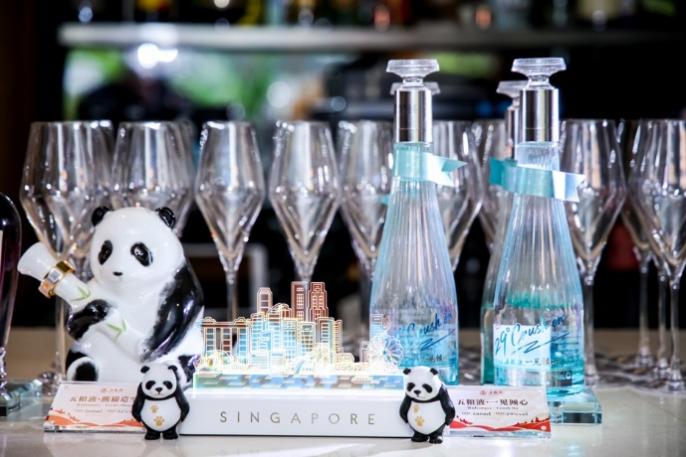 图片包含 桌子, 室内, 前, 红酒

AI 生成的内容可能不正确。